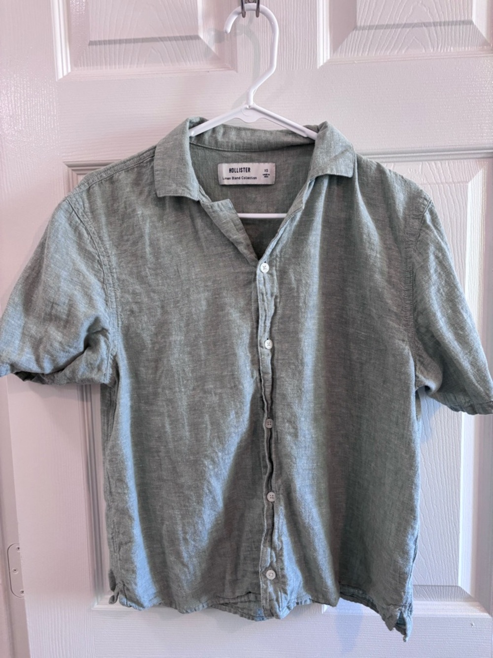 Hollister  Short-Sleeve Button-Down Shirt — Light Sage
